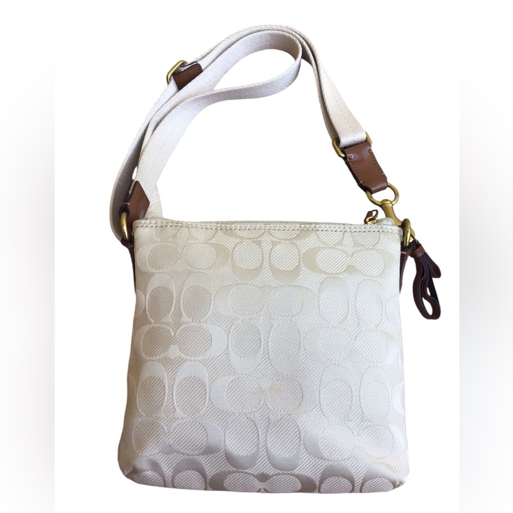 Coach Campbell Signature Twill Swingpack - Picture 6 of 17